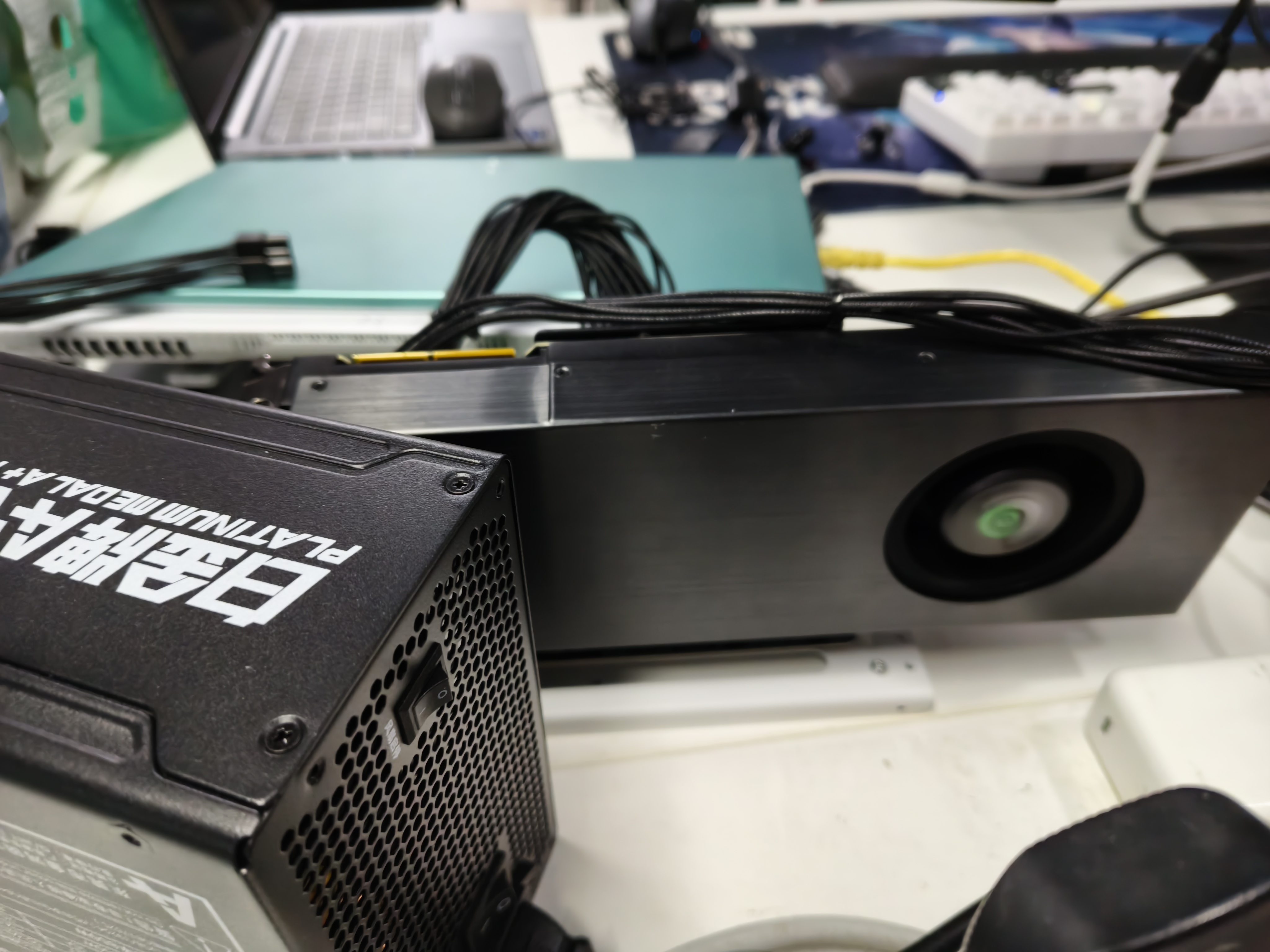 因为有台机的电源带不动所以就用我的显卡坞测试了一下