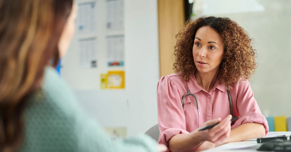 “生活压力大并非疾病”：资深全科医生警示精神健康过度诊断危机