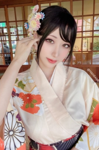 HaneAme雨波写真合集鉴赏，圣路易斯礼服展示了华丽与神圣的交响。