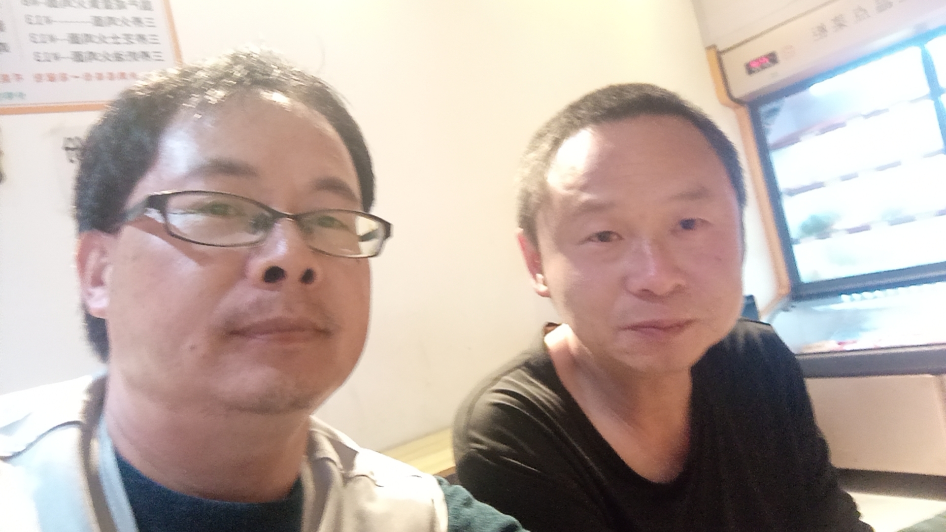 看到了自己。